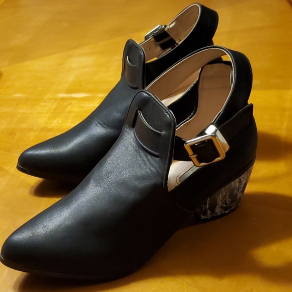 NWOT mark. Black Women's Ankle Boots - Size 6 - Picture 2 of 8